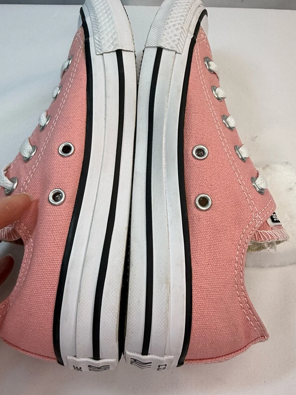 Converse All Star Low Top Sneakers Women’s 5/Men’s 3 (Salmon) Pink Canvas NWOT